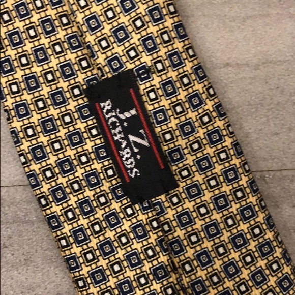 Gold tie - Picture 4 of 5